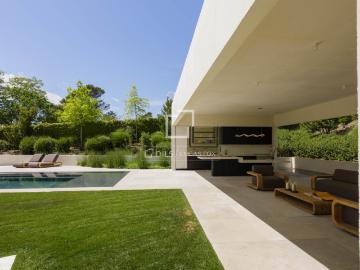 Dils Lucas Fox presenta esta excepcional villa contemporánea. 1325m² Pozuelo de Alarcón