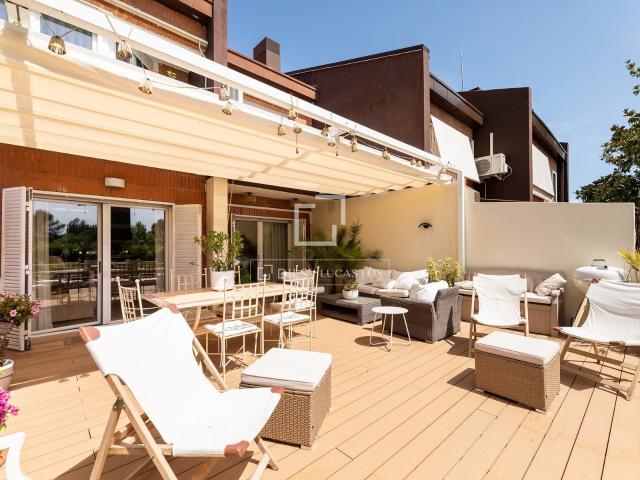 Dils Lucas Fox presenta esta exclusiva casa adosada en venta. 350m² Majadahonda