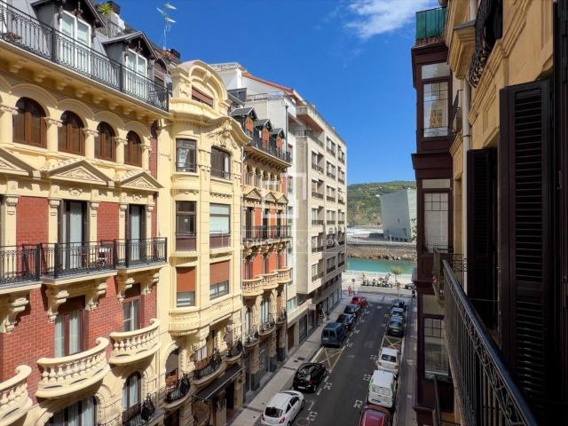 Dils Lucas Fox presenta este bonito piso exterior, reformado. 88m² Donostia