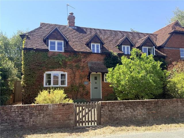 Dippenhall Street, Crondall, Farnham. 4 bed semi detached house to rent £3,200 pcm £738 pw