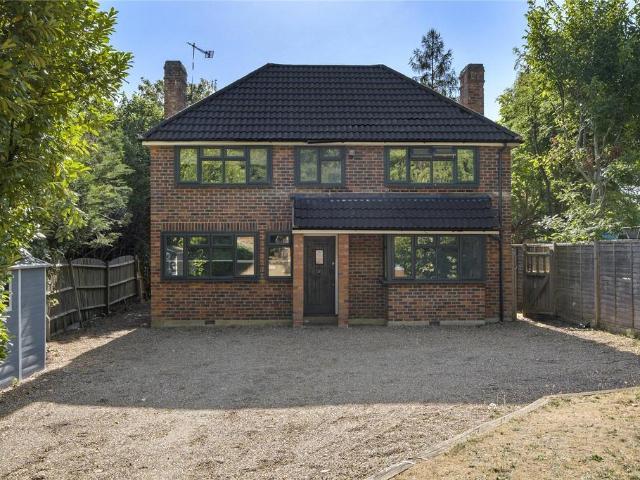 Dirtham Lane, Effingham, Leatherhead. 4 bed detached house to rent £4,250 pcm £981 pw