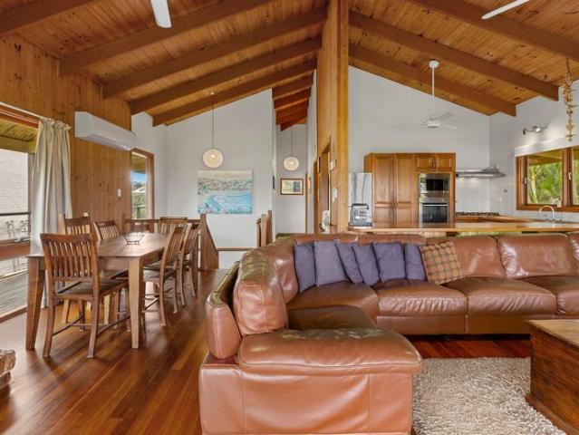 DIRECT BEACH ACCESS – RELAXED COASTAL LIVING IN AN EXCEPTIONAL LOCATION