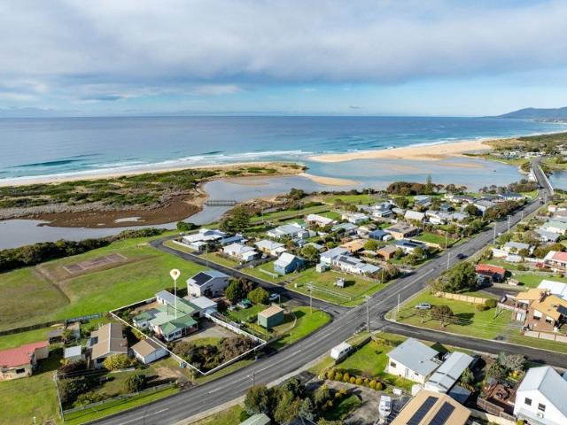 Direct beach access with room for everyone