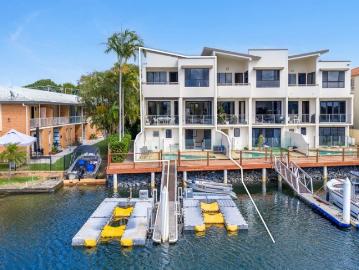 Direct Ocean Access Waterfront Living, End Position, 30ft Pontoon