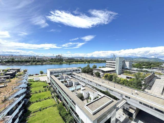 A/C available Direct Water Access Next to Vienna International Centre