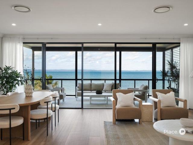 Direct Waterfront Penthouse With 180 Degree Views to Stradbroke