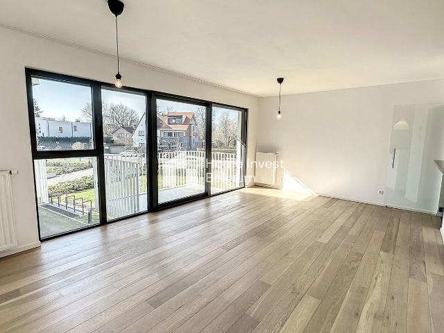 Direct with the owner: 2 bedroom apartment + terrace