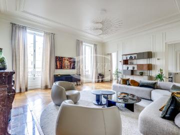 DIRECTEMENT/L'AVENUE GEORGE VCatherine PiguetAlma Immobilier