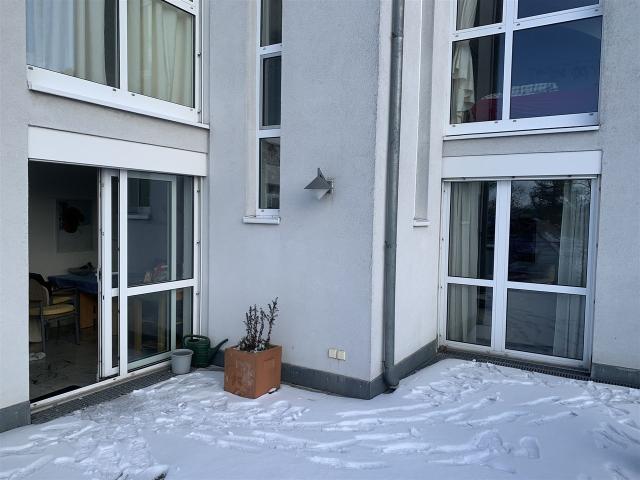 Directly at the river Elbe: 131 sqm penthouse maisonette apartment with 2 roof terraces, kitchen, fireplace, 2 underground parking spaces, Dresden Amsterdam Apartments for Rent