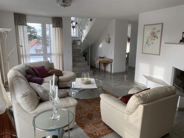 Directly at the river Elbe: 131 sqm penthouse maisonette apartment with 2 roof terraces, kitchen, fireplace, 2 underground parking spaces, Dresden Amsterdam Apartments for Rent