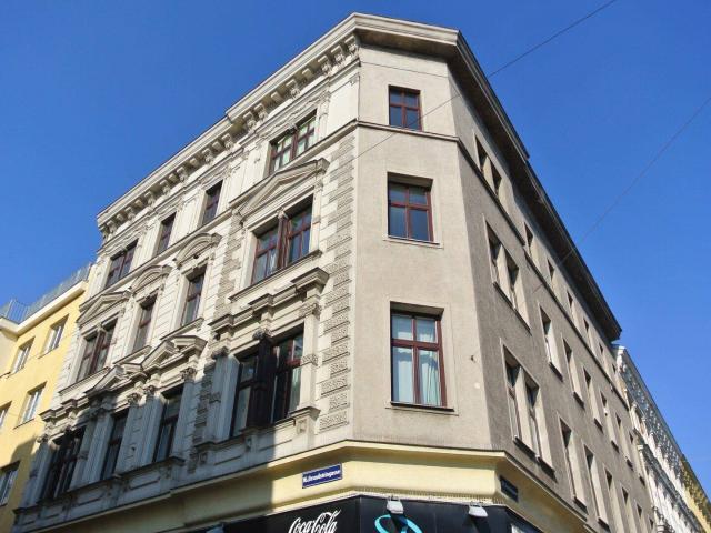 DIREKT am Brunnenmarkt Coole Altbauwohnung mit Charme und Potential Hohe Räume