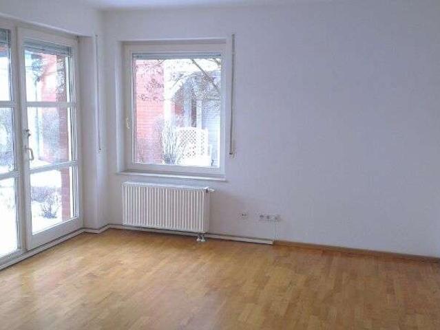 Direkt am Golfplatz: 2 Zimmerwohnung mit Balkon in ruhiger Lage