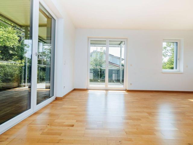 DIREKT AM LEONHARDBACH I AM FUßE DES RUCKERLBERGS I SÜD WEST ECKBALKON I EXKLUSIVER NEUBAU I AB SOFORT I ABSOLUTE RUHELAGE I PROJEKT WOHNEN