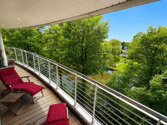 Direkt am Wasser in Winterhude – 4 Zimmer, Loggia & TG Stellplatz