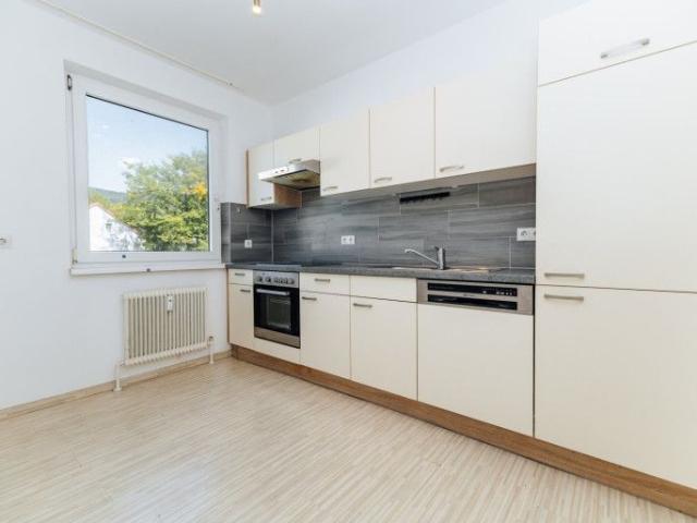 DIREKT AN DER MUR I PARKPLATZ I SÜDBALKON I BADEWANNE I SEHR HELL I WG TAUGLICH I 4 EXTRA BEGEHBARE ZIMMER I AB SOFORT I 2. OG MIT LIFT I HAUSTIERE WILLKOMMEN I