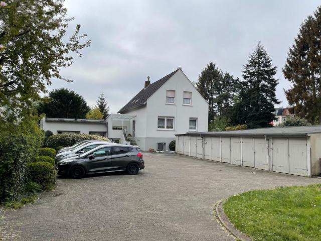 Direkt an der Uni! Neu renoviertes WG Haus für bis zu 6 Studenten/Freunde Terrasse und neue Küche!
