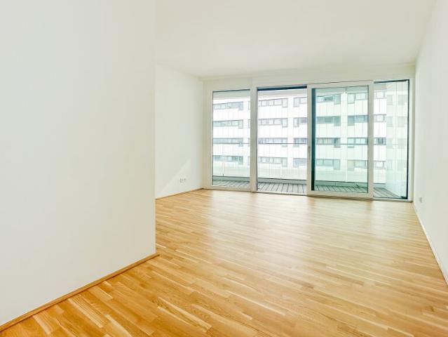 Direkt bei UNO City Singlewohnung mit Freifläche Neubau