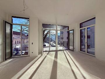 DIREKT BEIM KURPARK! 2 Zimmer Wohnung mit Balkon in historischer Villa! PROVISIONSFREI & ERSTBEZUG!