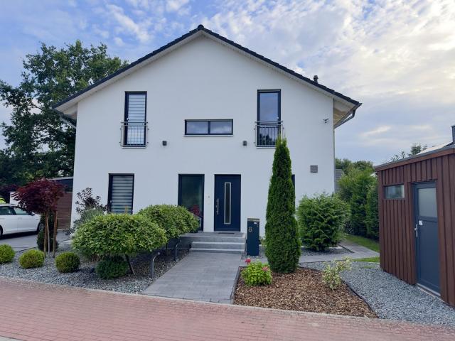 Direkt einziehen! Exklusives Einfamilienhaus in Breiholz