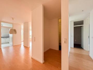Direkt einziehen und wohlfühlen: helle 3 Zimmer Wohnung mit Südbalkon und Tiefgarage, WI Nordenstadt
