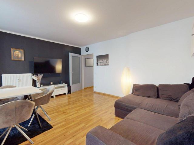 Direkt neben Stammersdorf Sonnige 2 Zimmerwohnung mit Privat Zugang & Loggia
