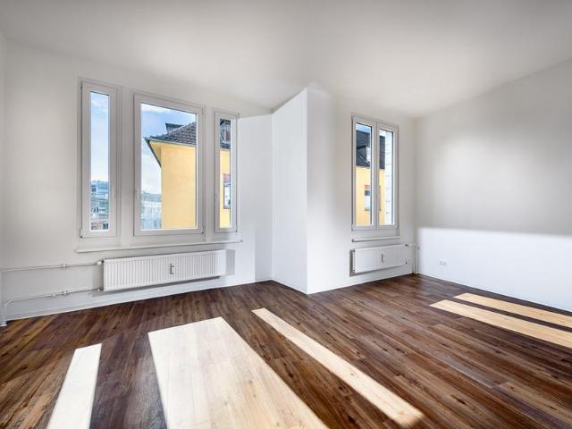 Direkt vom Eigentümer: traumhafte, sanierte Altbauwohnung mit viel Licht und Charme