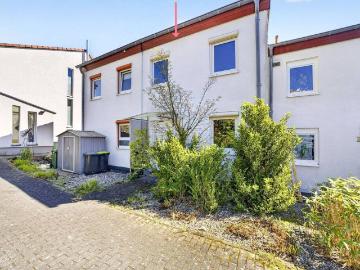 Direkte Kliniknähe + Ruhig gelegenes Einfamilienhaus mit Stellplatz und Garten zu verkaufen + St. Wendel