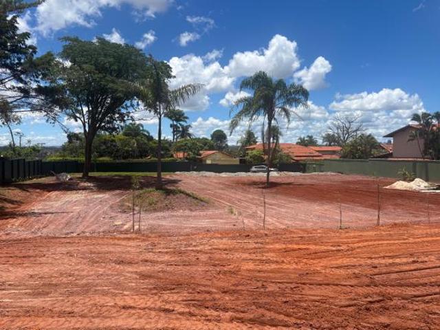 DIRETO COM PROPRIETÁRIO Lote de Esquina em Frente à Escola das Nações