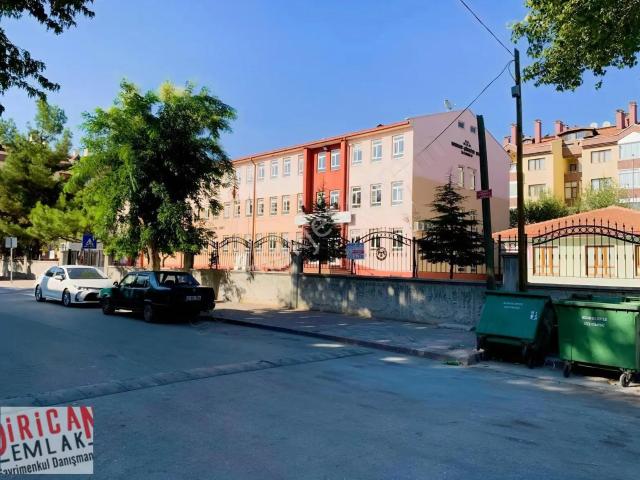 Dirican'dan Meram Mehmet Şükriye Sert Okulu Karşısı Aile Apartma