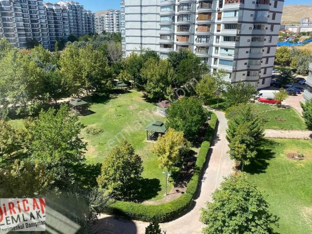 Dirican'dan Azra Konaklarında 4+1 Büyük Ara Kat Kiralık Daire