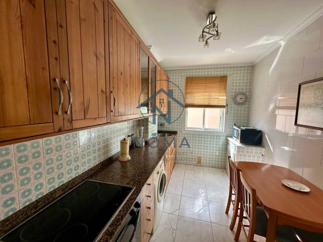 Distinción y elegancia en una vivienda cuidada con luz natural