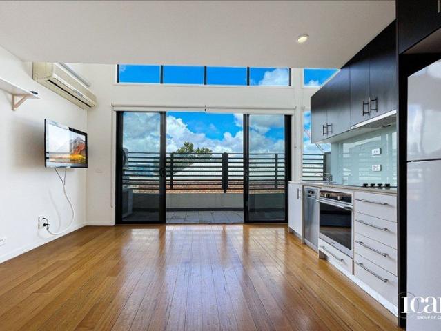 Distinctive Warehouse Conversion in the Heart of West Melbourne