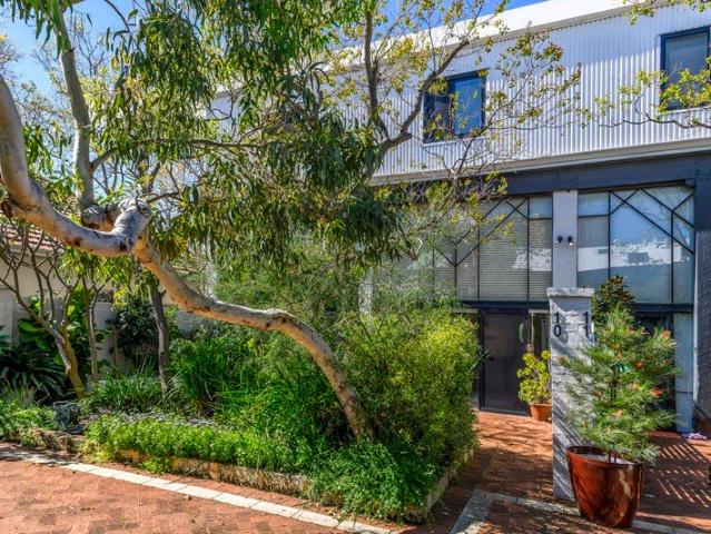DISTINCTIVE BRIAN KLOPPER LIVING IN CENTRAL FREMANTLE