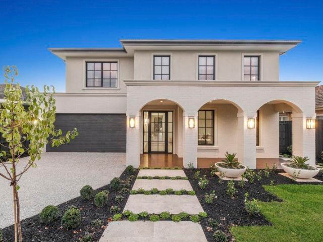 Distinctive Family Opulence with Dual Master Suites