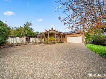 Distinguished Family Living in an Exclusive Cul de Sac Locale