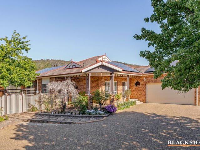 Distinguished Family Living in an Exclusive Cul de Sac Locale