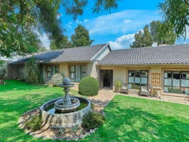 distinguished parkmore residence wit.