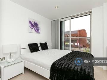 Distillery Tower, London, SE8 1 bed flat to rent £1,750 pcm £404 pw