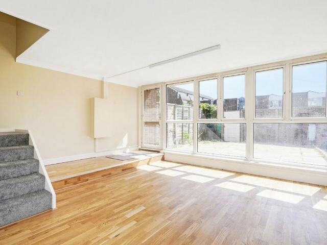 Distillery Walk, Brentford, London TW8, 3 bed maisonette to rent, £2,650 pcm | PrimeLocation