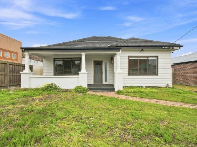 DISTRESS SALE 4 BEDROOM HOME IN CENTRAL MORWELL!