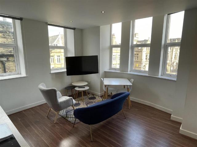 District Bank Chambers, 1 3 George. 1 bed flat to rent £675 pcm £156 pw