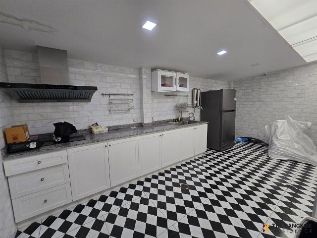 District Ekkamai Ramintra ดีไซน์ Modern Luxury ตกแต่งบิ้วอินทั้งหลัง