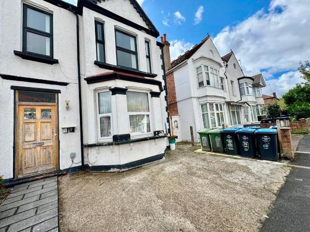 District Road, Wembley HA0, 2 bed maisonette to rent, £2,400 pcm | PrimeLocation