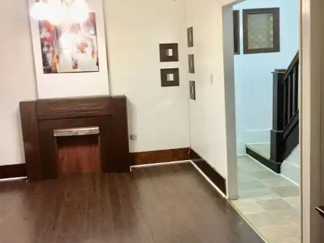 Discounted 4 U of A Students! 2 Floors, Walk U/A and Whyte Ave. 3 Bed +room+ Den