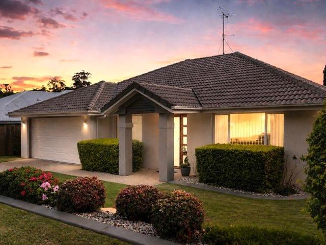 Jacqui Walker presents the magic of Waterbird Habitat living. This spacious Family Home is in one of Rangeville's most Sought After Locations