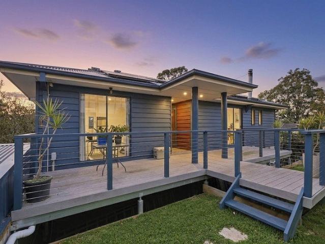 DISCOVER THE PERFECT FAMILY ESCAPE WITH SPACE, COMFORT, PRIVACY & PEACEFUL MOUNTAIN LIVING THIS HOME IS TUCKED PLEASANTLY AWAY DOWN A PRIVATE DRIVEWAY