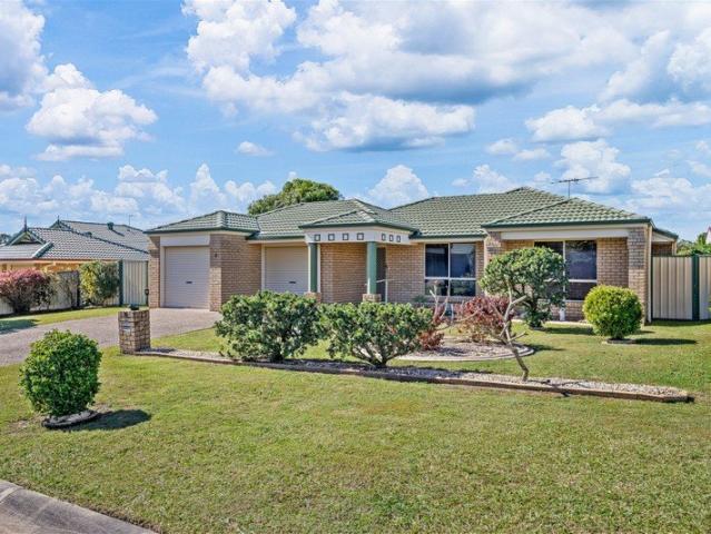 Discover the Quiet Magic of 5 Scarborough Court Island Living at Its Most Peaceful!