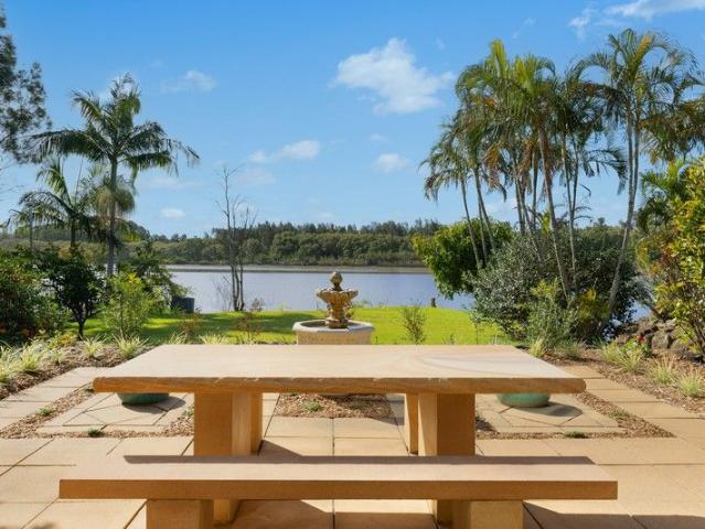 Discover the ultimate waterfront entertainer