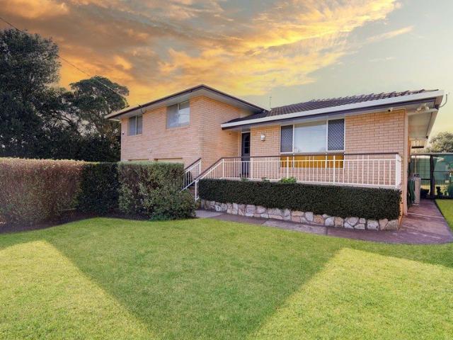 Discover this beautiful SPLIT LEVEL FAMILY HOME with 6 BEDROOMS, SHED and the side access you want in first class Rangeville