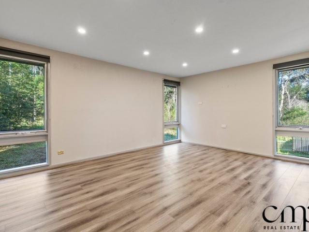 Discover this cozy 3 bedroom house, perfect for families or professionals